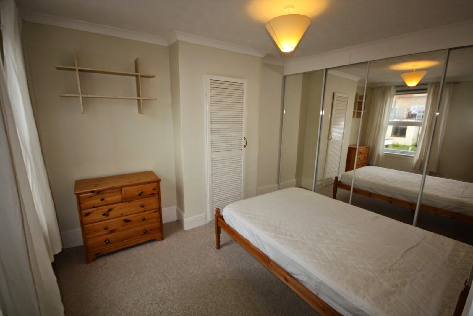 Yeovil Rooms YEOVIL Large Room to Rent Close To Town