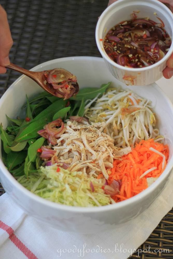 GoodyFoodies: Recipe: Vietnamese Chicken Salad (Bill Granger)