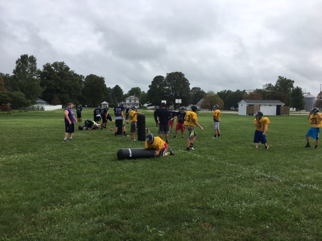 Monmouth Roseville Jr High Hold Football Camp In Roseville
