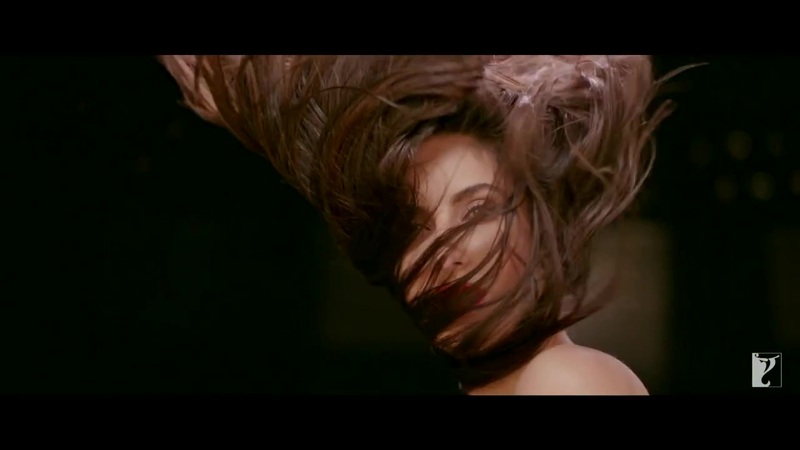 Katrina Kaif hot expression in dhoom 3 song