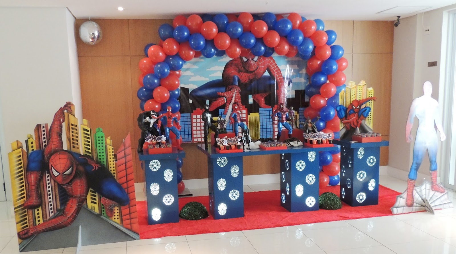 Magazine da festa Locadora: Decoração Homem Aranha