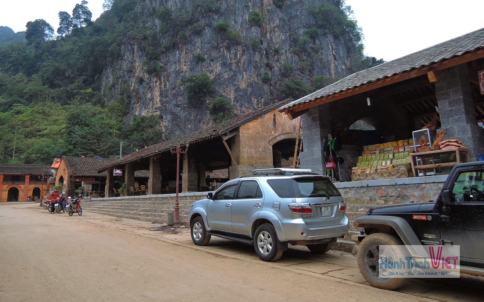 Dạo một vòng quanh thị trấn Đồng Văn