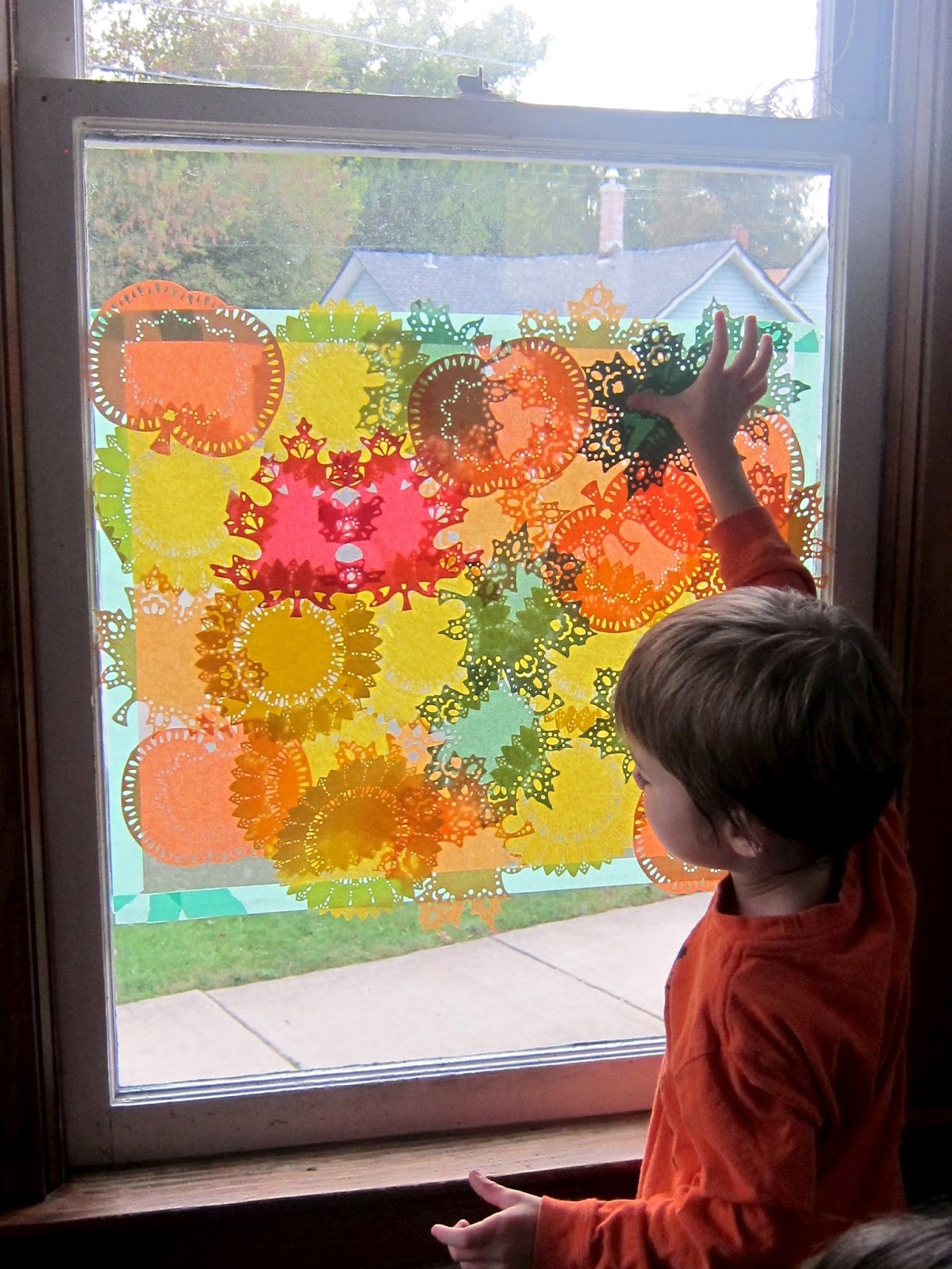 An Easy and Mess Free Autumn Window Craft.