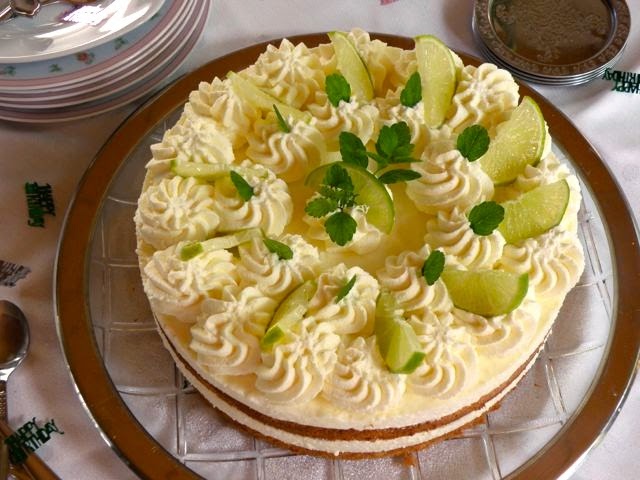 Zitronen-Sahne-Torte mit Limetten und Melisse - Sugarprincess