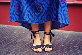 SHUT UP I LOVE THAT: a little ankle wrap / tassel moment...