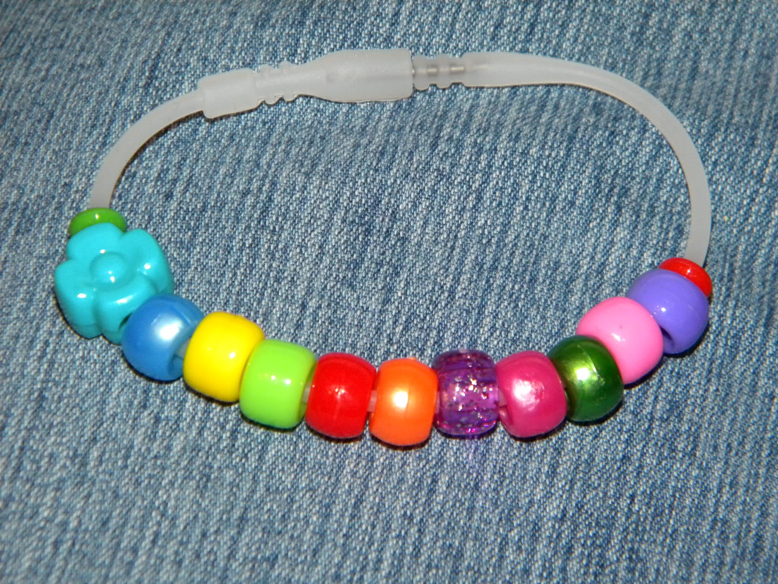 Girl Scout Troop 11584 Meeting 09/19/2012 GS Law Bracelets!