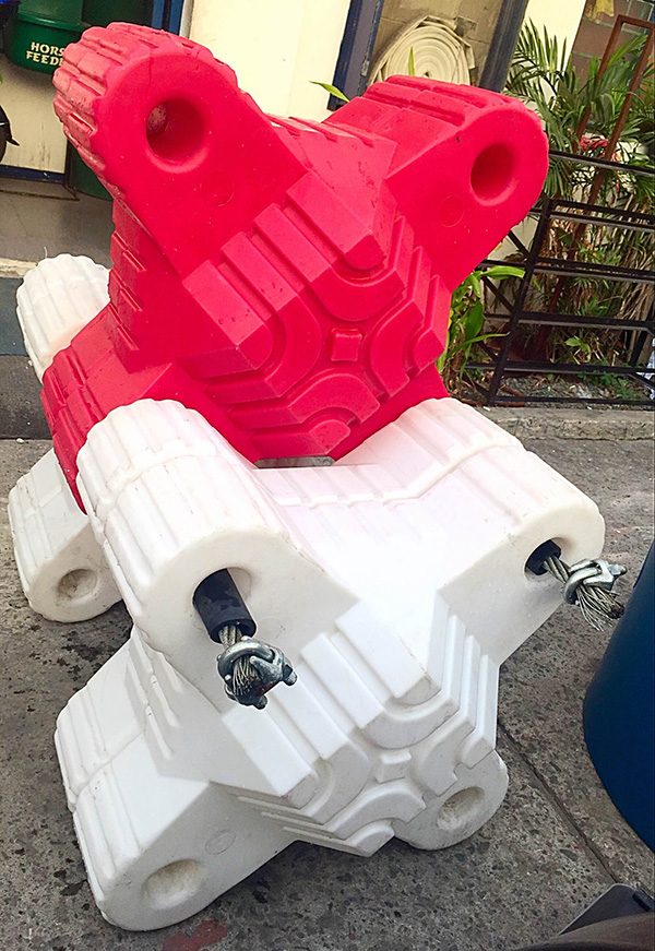 INCA® PLASTIC SEA BARRIERS