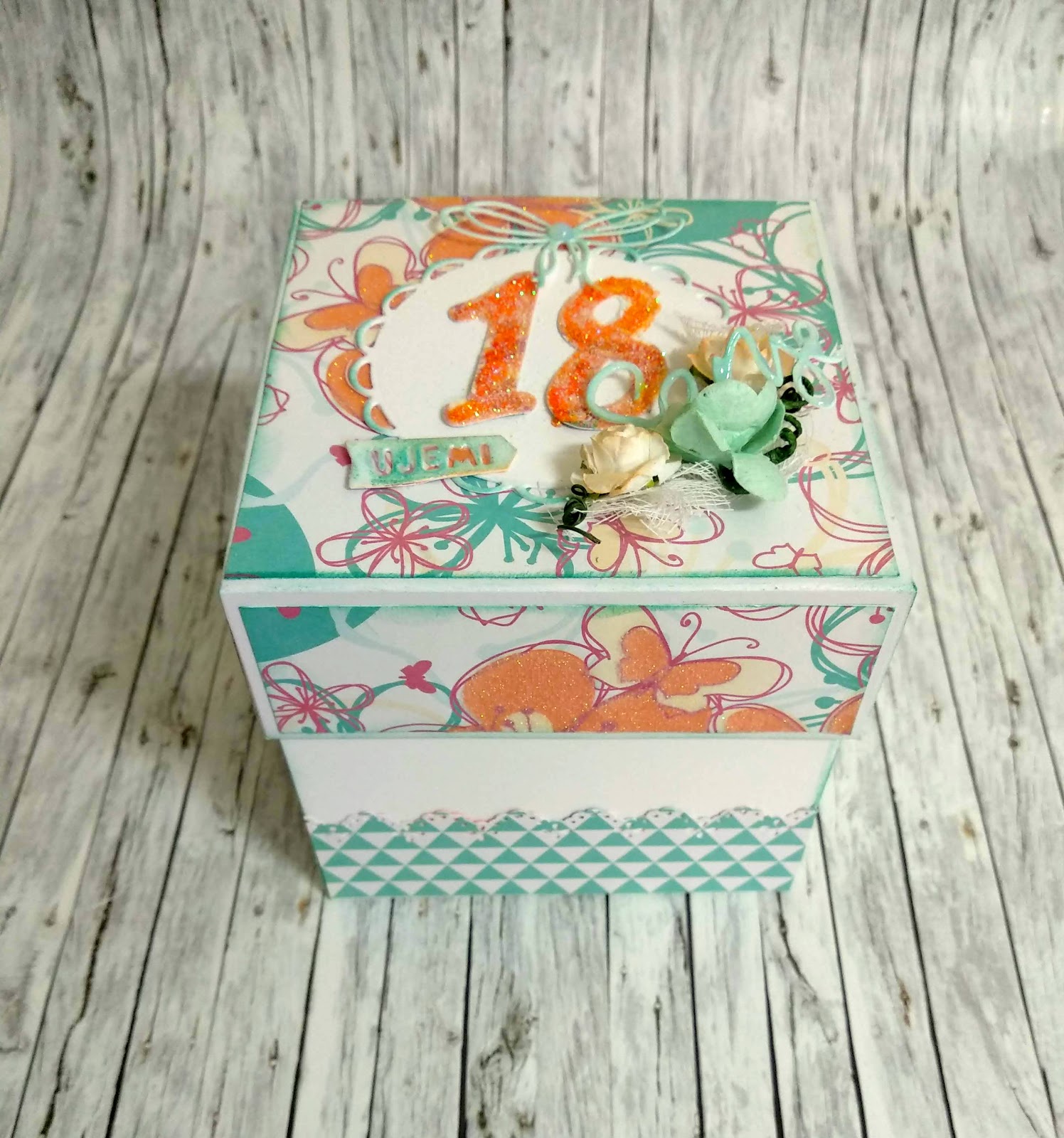 Hali Škatlica presenečenja za 18 let