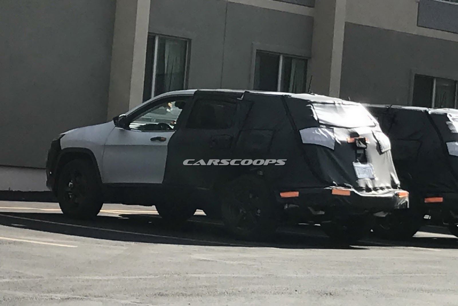 Jeep-Cherokee-Spy-3.jpg