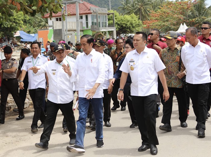 Gubernur Ridho dan Wagub Bachtiar Dampingi Presiden Jokowi Tinjau Lokasi Bencana Tsunami