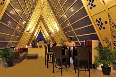 Ambara Rooftop Lounge dengan atap berbalut krawangan GRC