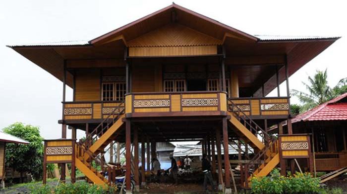 Rumah Adat Kalimantan Timur dan Penjelasannya - Desain ...