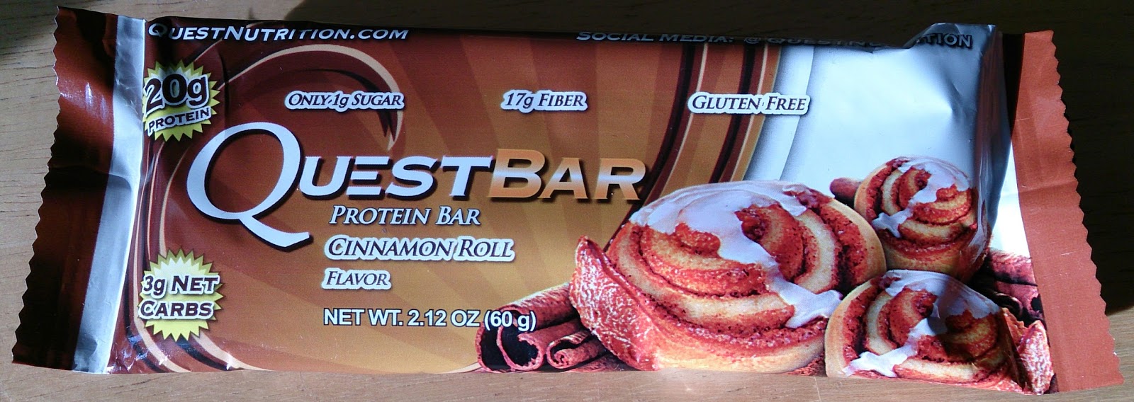 Chwile zasłodzenia Quest Bar Cinnamon Roll Flavor