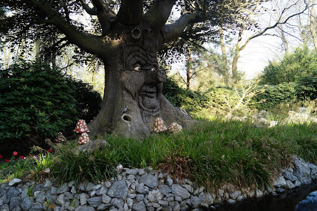 wahrzeichen von efteling: der märchenbaum 