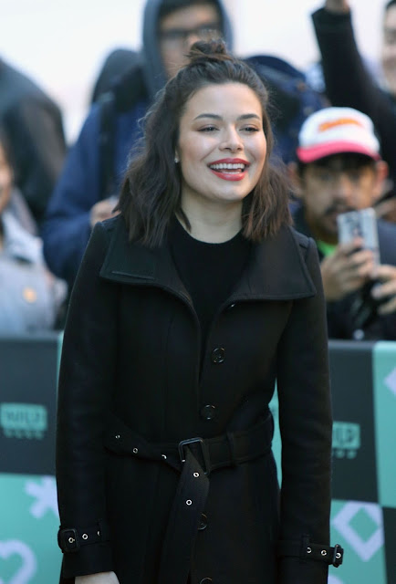 Miranda Cosgrove Sexy photos BUILD in NYC - Hollywood Stars Celebrities