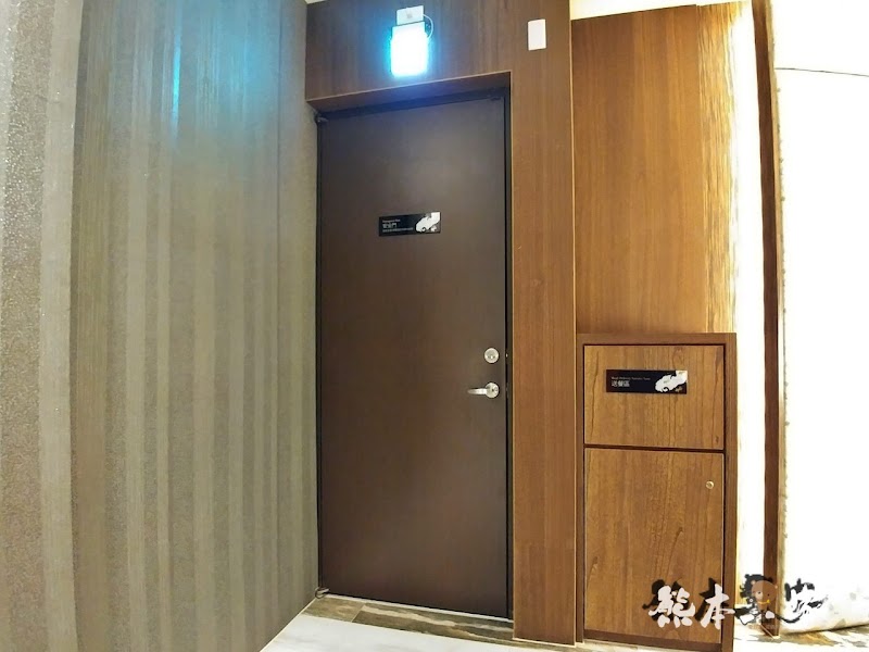 三重江月行館|挑高房型與媲美好樂迪KTV視聽室獨立空間|大窗綠化環境好舒適