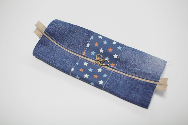 How to make zippered denim pencil case DIY step by step tutorial instruction.
