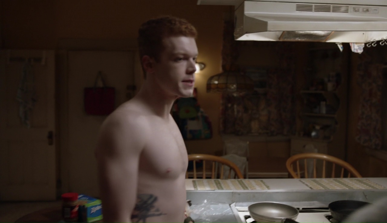 Cameron Monaghan shirtless in Shameless, Season 8, Ep 2.
