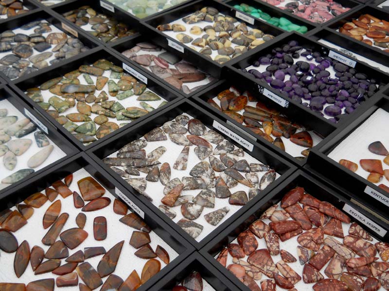 Itchyhitch What's New Quartzsite Rocks!