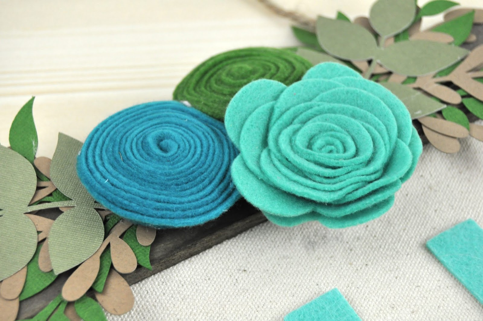 Fall Felt Sign video tutorial with Jen Gallacher for Jillibean Soup. #jillibeansoup #autumnsign #feltsign #jengallacher Fall Felt Sign video tutorial with Jen Gallacher for Jillibean Soup. #jillibeansoup #autumnsign #feltsign #jengallacher