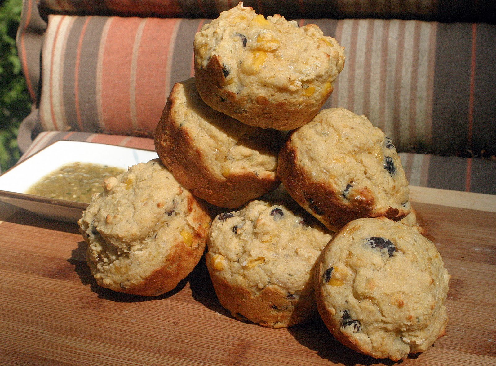 Black Bean and Green Salsa Corn Muffins {Vegetarian} VeggieConverter