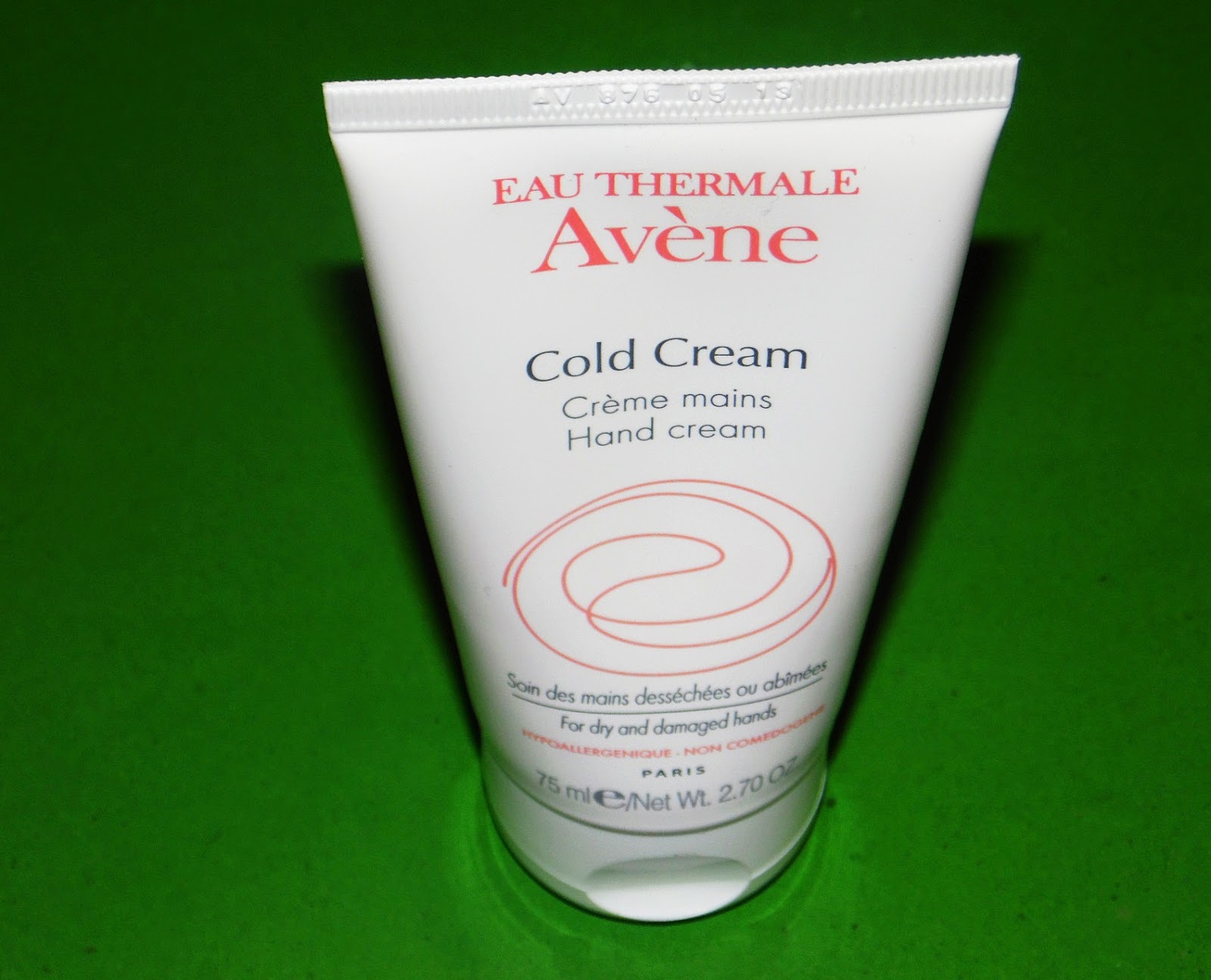Холодный крем для лица. Крем для рук avene. cold cream. ло колд крем. колд крем юмор.
