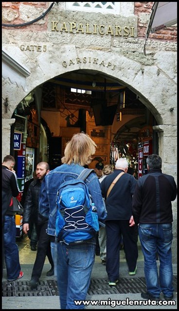 Gran-Bazar-de-Estambul-entrada
