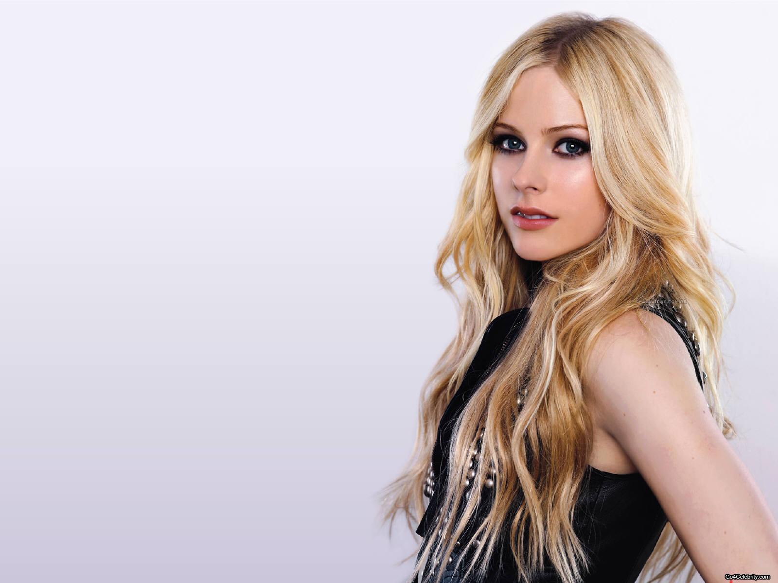 Hollywood model Avril Lavigne latest HQ wallpaper style picture gallery