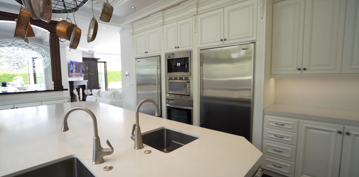 27 Interior Design Photos vs. Tour 1124 Marilyn Dr, Beverly Hills, CA