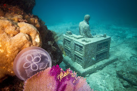 http://www.underwatersculpture.com/wp-content/gallery/overview/38-overview-jason-decaires-taylor-sculpture.jpg_backup