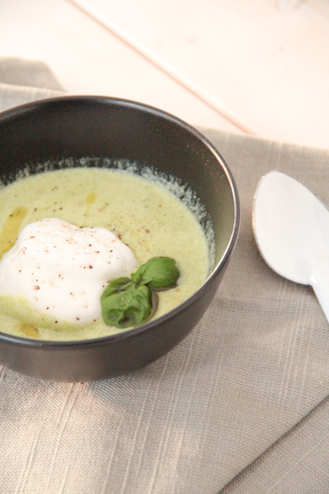 Die Glücklichmacherei: Easy peasy Easter 〖Erbsen-Basilikum-Suppe mit ... Die Glücklichmacherei: Easy peasy Easter 〖Erbsen-Basilikum-Suppe mit ...