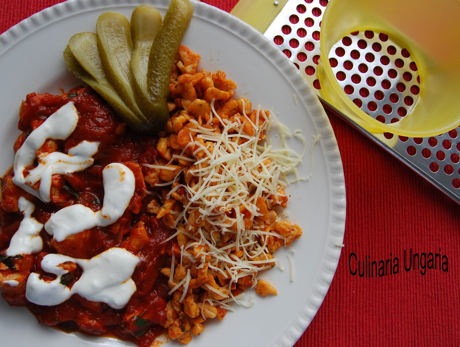 Culinaria Ungaria: Ungarische Quark-Knöpfle mit Paprika-Hähnchen