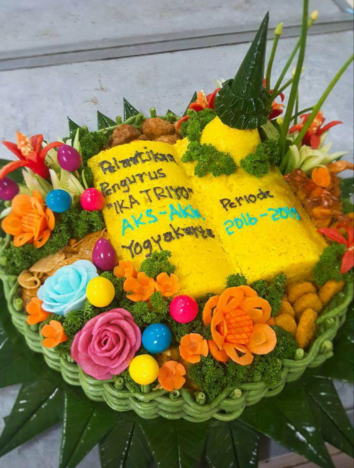 Yuyun Kitchen: Kreasi Tumpeng