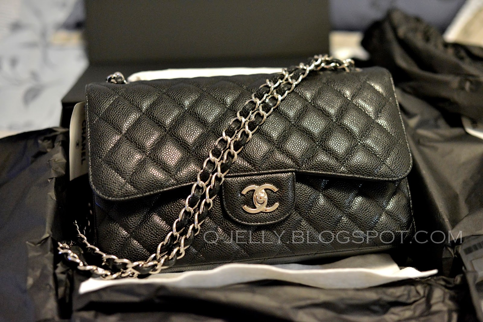 Jelly Q Chanel Classic Flap Bag Jumbo Lambskin vs. Caviar Comparison