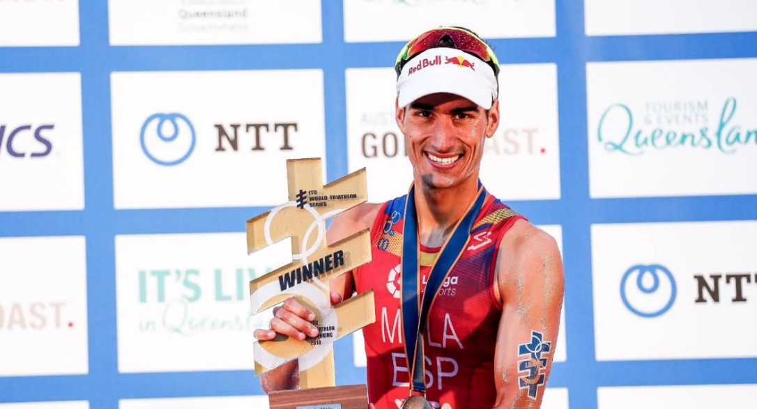 Mario Mola logra su tercer Mundial de Triatlón