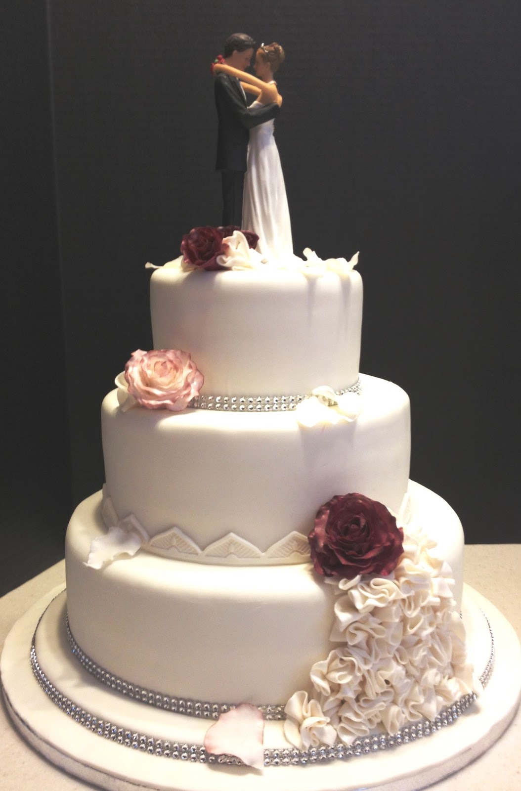 Marymel Cakes Romantic Wedding In Burgundy And White