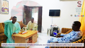 Photo: New RCCG National G.O kneels before Pastor E.A Adeboye