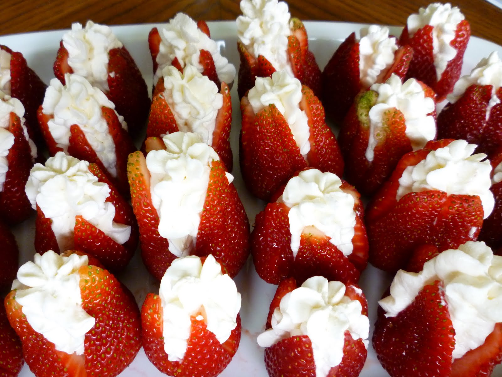 PinoyAmericanFavoriteRecipes 302_CheeseCakeStuffed Strawberries
