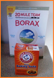 Box of Borax with a small box of baking soda in front of it.