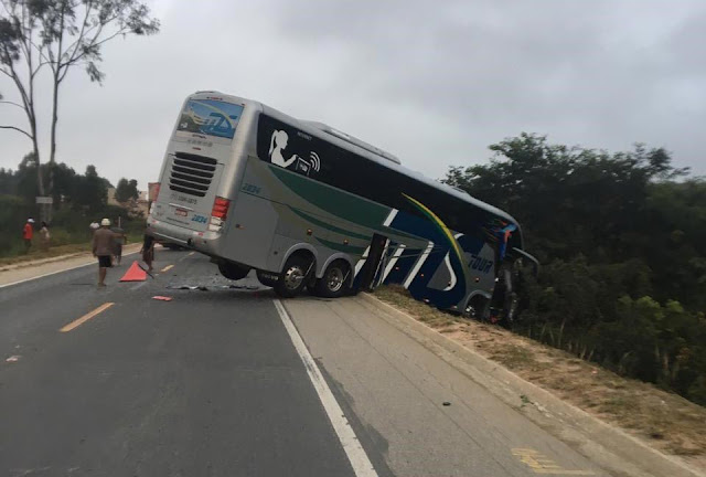 Acidente com ônibus do time sub-15 do Bahia deixa dois mortos
