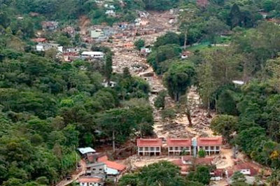GRAVES INUNDACIONES EN BRASIL DEJA AL MENOS 20 MUERTOS GRAVES INUNDACIONES EN BRASIL DEJA AL MENOS 20 MUERTOS