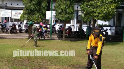ANGGOTA POLSEK DAN KORAMIL MELAKSANAKAN KORVE, MENJELANG KUNJUNGAN GUBERNUR DI LAPANGAN KECAMATAN PITURUH