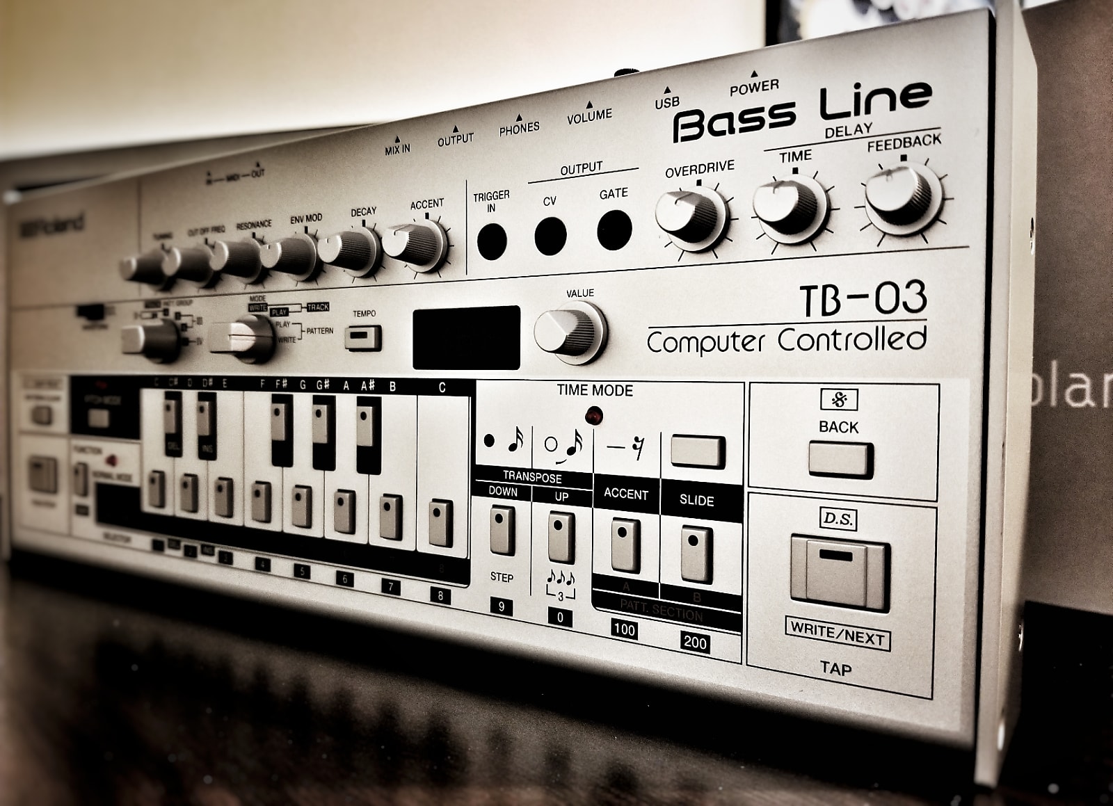 Bass line ru. Roland TB-03. Басс лайн. Басс лайн групп. Бас 03.