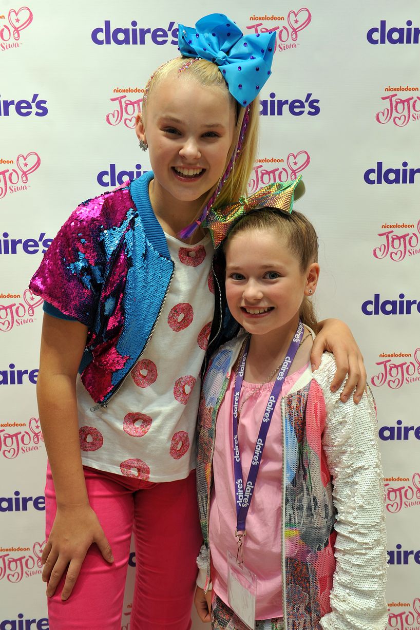NickALive! JoJo Bows Star JoJo Siwa Sends Fans Into A Frenzy At The