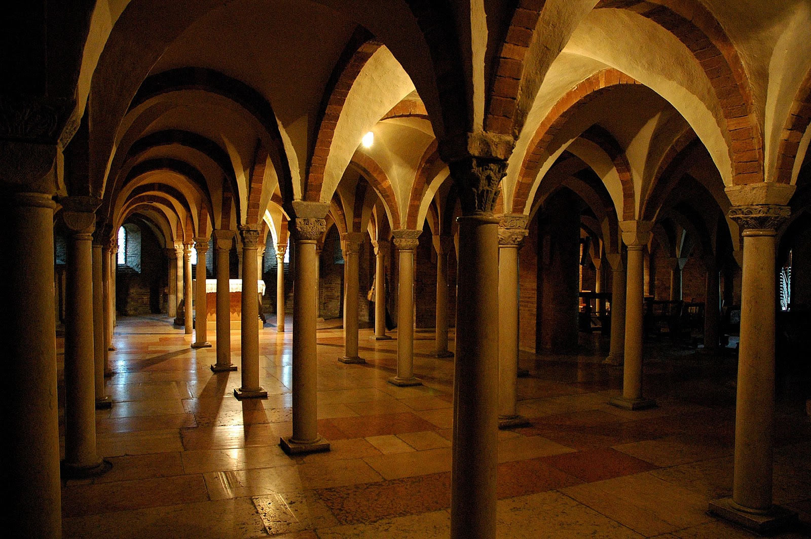 Lezioni di Storia dell'Arte Il Romanico Duomo di Modena 1099 XV sec. Lezioni di Storia dell'Arte Il Romanico Duomo di Modena 1099 XV sec.