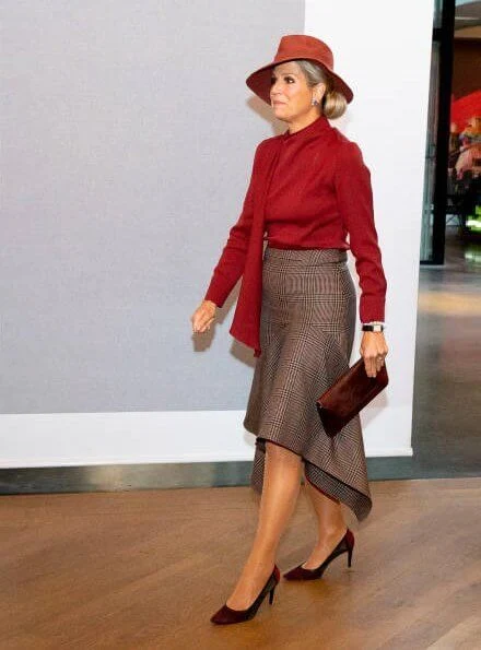 Queen Mathilde wore asymmetric midi skirts and Natan red blouse, Gianvito Rossi bicolor suede pumps, Fabienne Delvigne hat