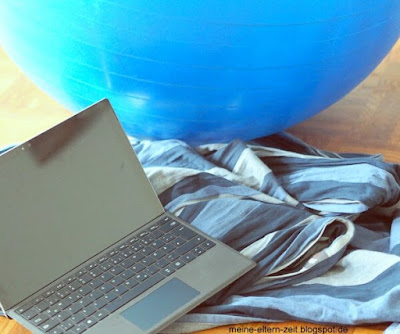 Tragetuch Gymnastikball Laptop: Eltern-Homeoffice #12von12 im Juni
