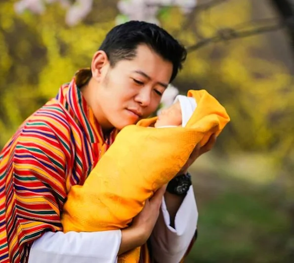 In December 2005, King Jigme Singye Wangchuck announced his intention to abdicate in his son's favour in 2008, and that he would begin handing over responsibility to him immediately.
