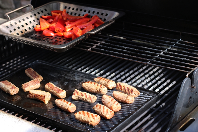 Wolkenfees Küchenwerkstatt: Cevapcici vom Grill, es ist angegrillt