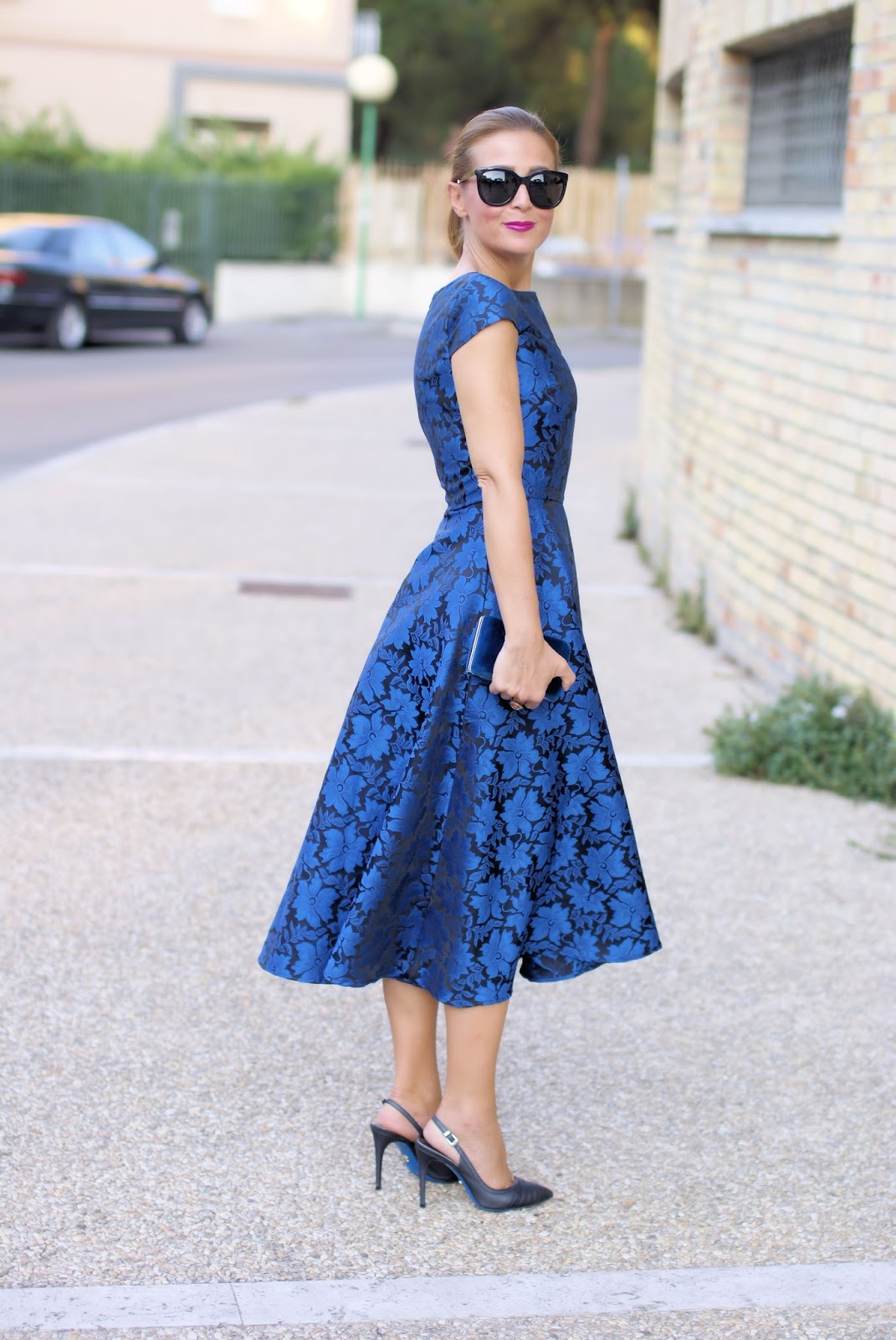 Blue elegant jacquard midi dress from Metisu on Fashion and Cookies fashion blog, fashion blogger style